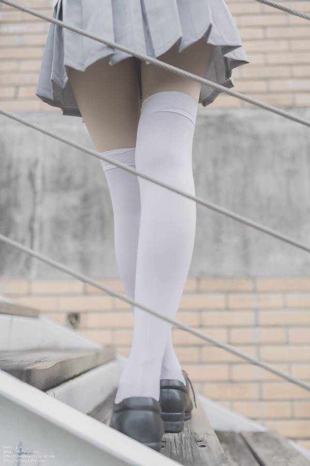 白色高筒袜