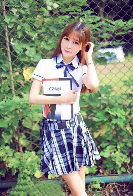 嫩模张优制服校园清新写真（3）
