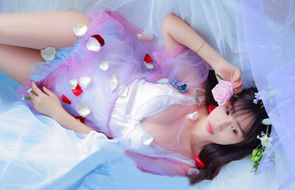 气质养眼美女唯美梦幻写真（7）