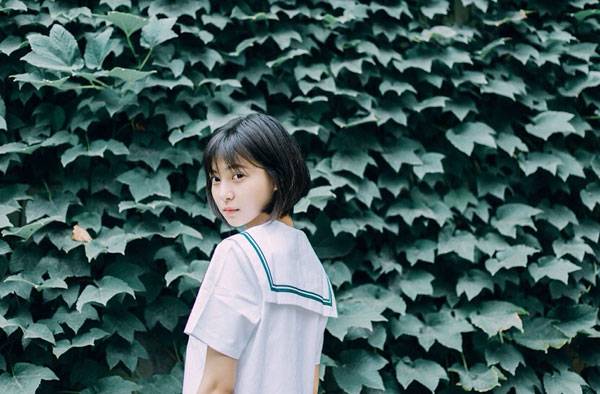 清纯短发美女制服胶片图片写真（8）
