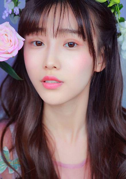 气质养眼美女唯美梦幻写真（4）