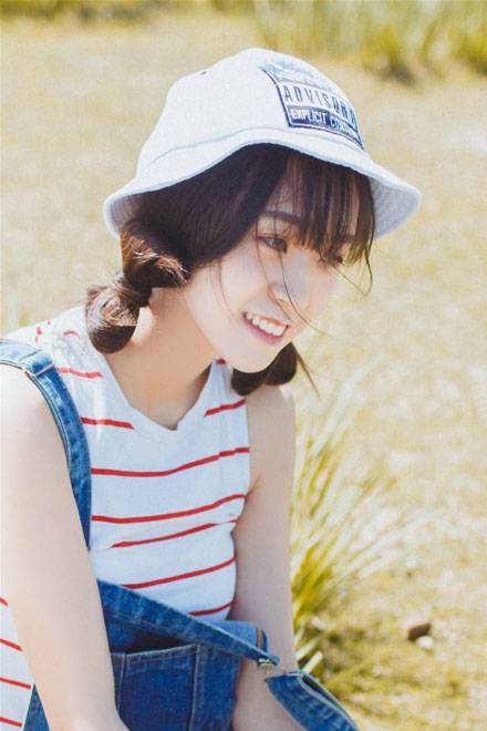 小清新文艺美女草原写真图片写真（2）