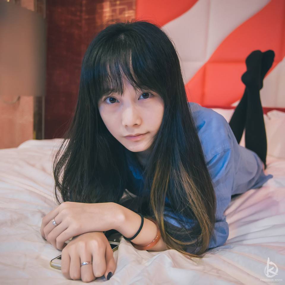 穿男士衬衫的少女-183