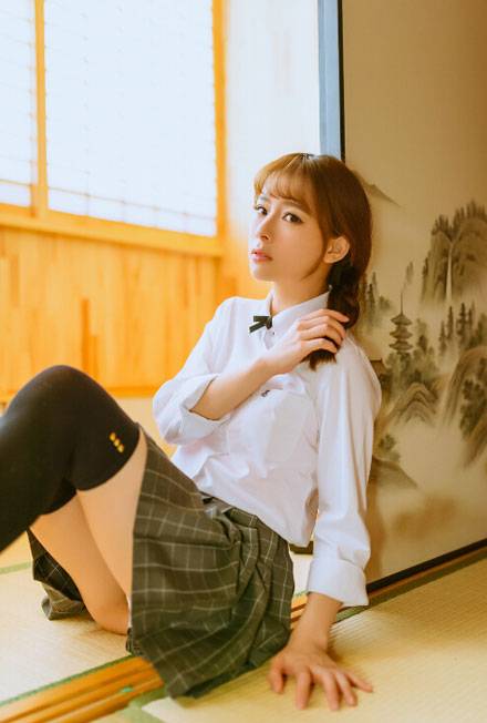 日系制服美女室内写真（5）