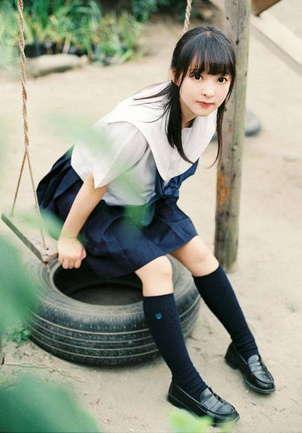 大眼清纯少女日系制服写真（8）