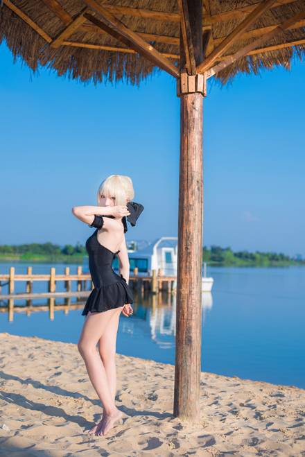 《Fate》Saber黑色泳装Cos（3）