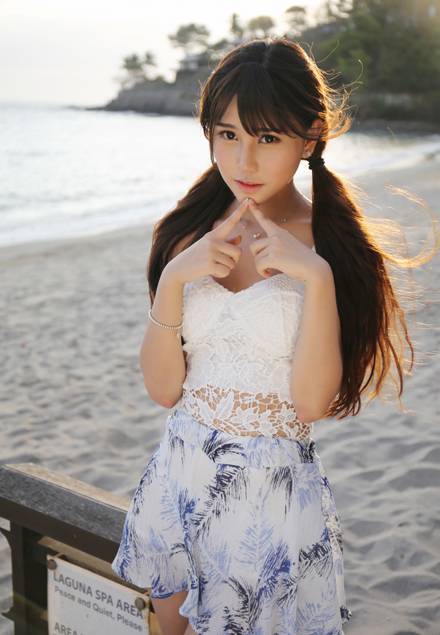 嫩模Milk楚楚沙滩双马尾甜美写真（9）
