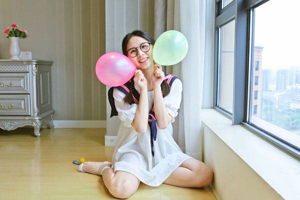 双马尾可爱美女室内清新写真（6）