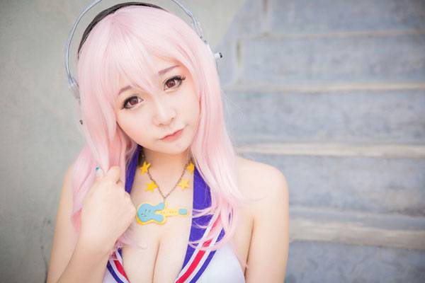 巨乳萌妹超级索尼子啦啦操装COS（9）