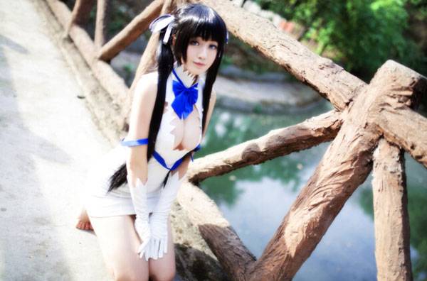 巨乳萝莉赫斯缇雅户外福利COS（1）