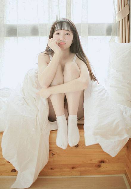 “小周冬雨”戴钰私房病态图片写真（3）