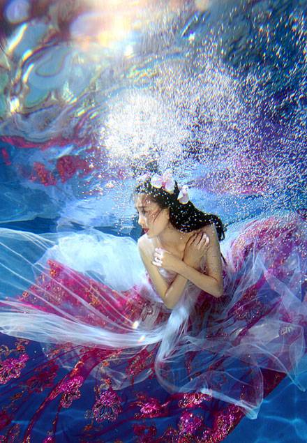 川外校花罗秋韵水中唯美写真（2）