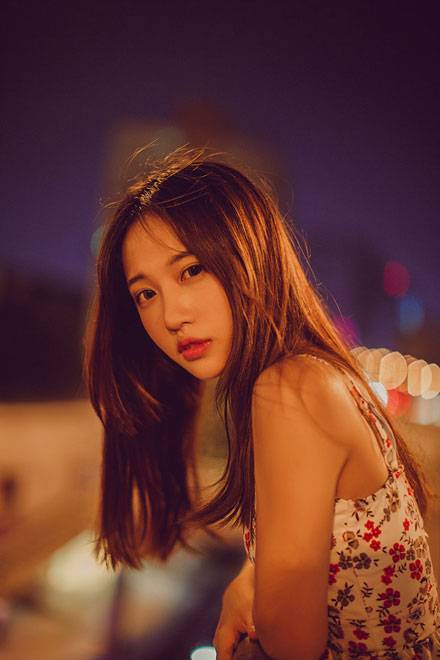 甜美养眼美女夜晚街拍写真（6）