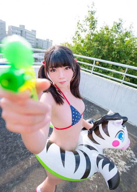 可爱双马尾美女天台比基尼图片写真（6）