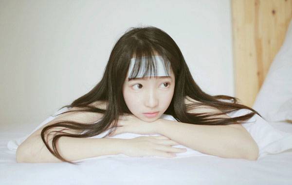 “小周冬雨”戴钰私房病态写真图片写真（1）