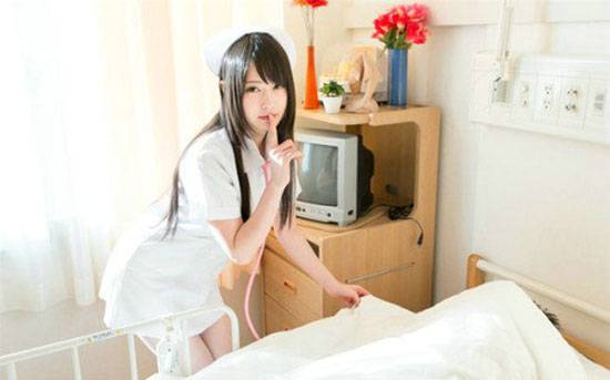 日本清纯美女coser白丝护士装写真（8）