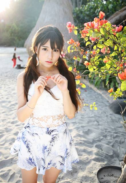嫩模Milk楚楚沙滩双马尾甜美写真（5）