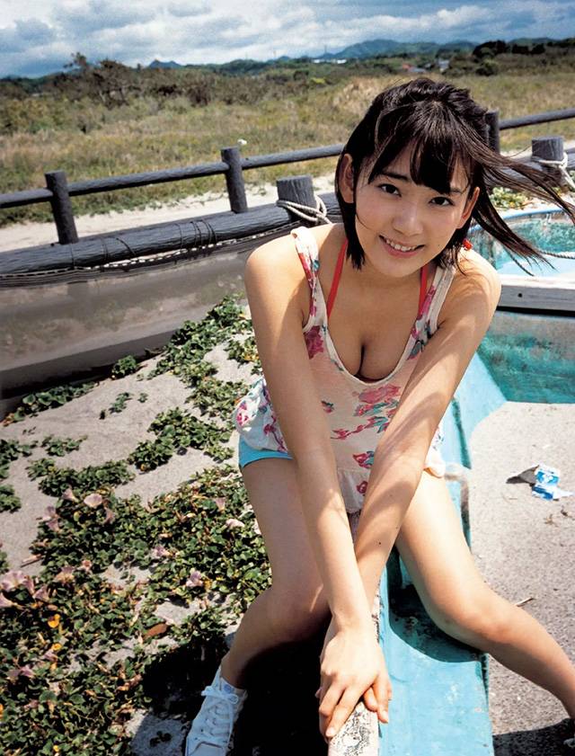 宫脇咲良为宣传写真集《さくら》10天内上连4本周刊杂志！ [16P]