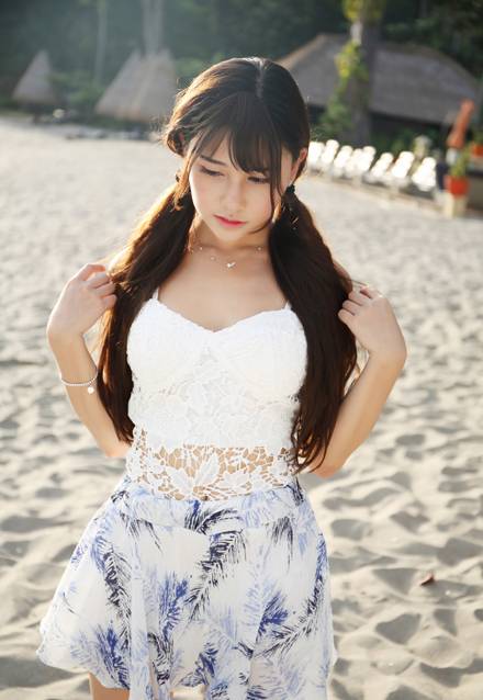 嫩模Milk楚楚沙滩双马尾甜美写真（13）