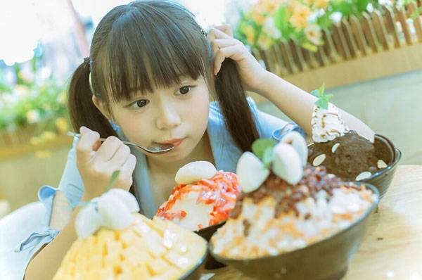 日系双马尾吃货萝莉日常写真集（8）