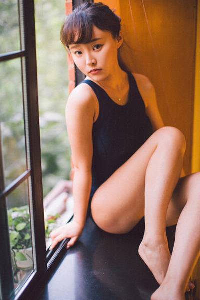 90后嫩模柳侑绮室内死库水写真（13）