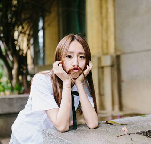 白皙养眼美女制服清新写真（13）