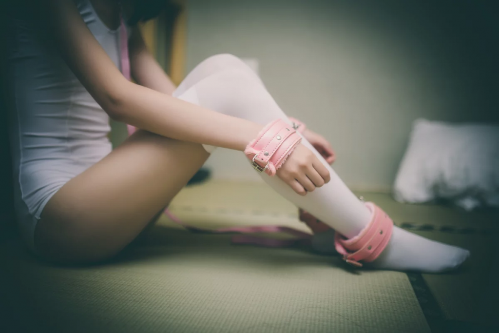 死库水搭配过膝袜