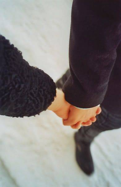 浪漫甜美的情侣牵手的唯美小清新图片