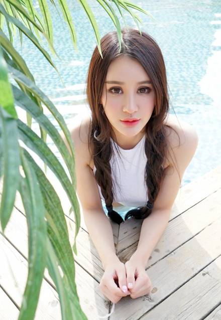 白皙长腿美女泳池写真图片写真（14）