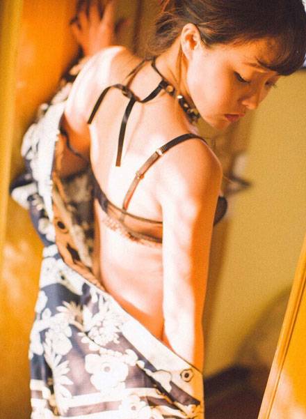 90后嫩模柳侑绮最新日系浴衣写真（3）