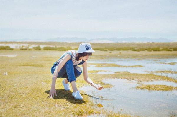 小清新文艺美女草原写真图片写真（7）