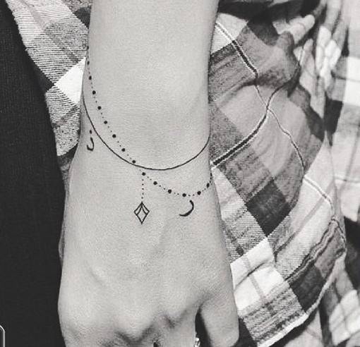 适合年轻人纹在手腕胳膊处的唯美文艺系纹身图案