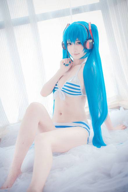 贫乳萌妹miku比基尼手办cos（）