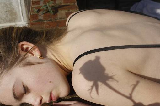 眼里充满故事的唯美孤独伤感小清新女生图片