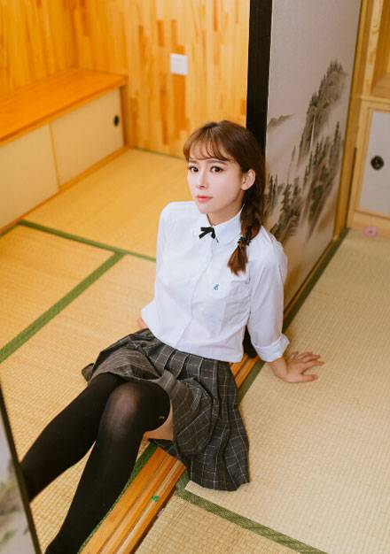 日系制服美女室内写真（8）
