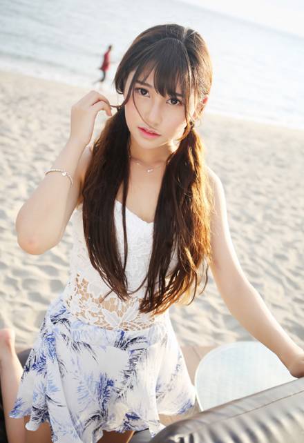 嫩模Milk楚楚沙滩双马尾甜美写真（4）