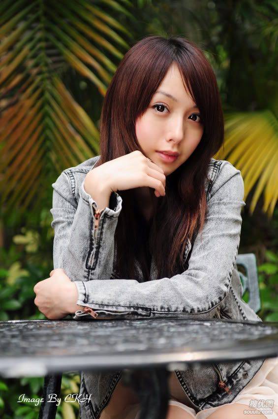 小清纯女生的休闲时光第5张图片