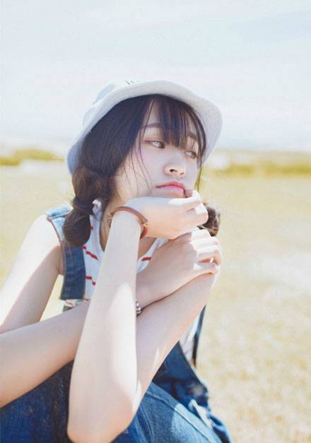 小清新文艺美女草原写真图片写真（8）