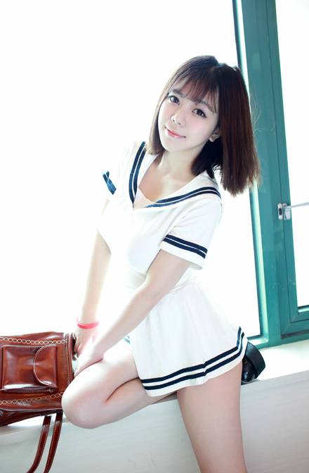 G奶嫩模刘飞儿室内水手服最新写真（15）