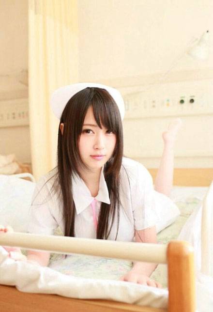 日本清纯美女coser白丝护士装写真（9）