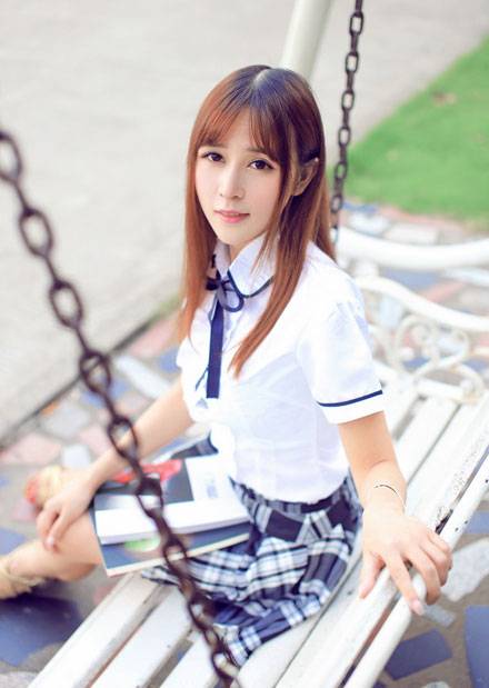 嫩模张优制服校园清新写真（2）
