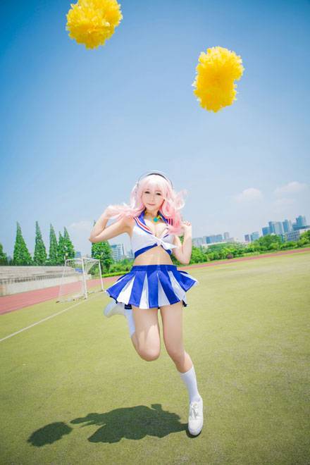 巨乳萌妹超级索尼子啦啦操装COS（2）