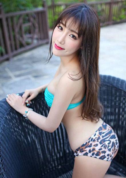 巨乳嫩模户外比基尼性感写真（5）