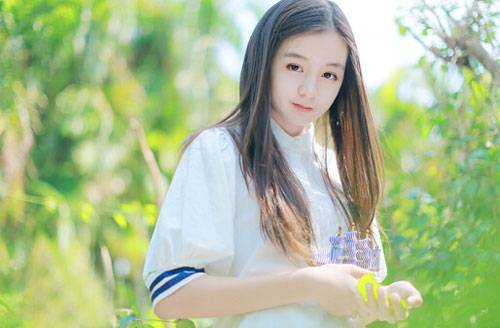 白皙素颜少女户外小清新写真（7）
