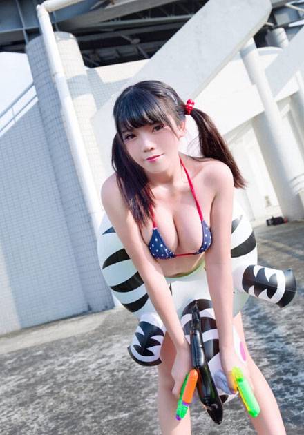 可爱双马尾美女天台比基尼图片写真（7）