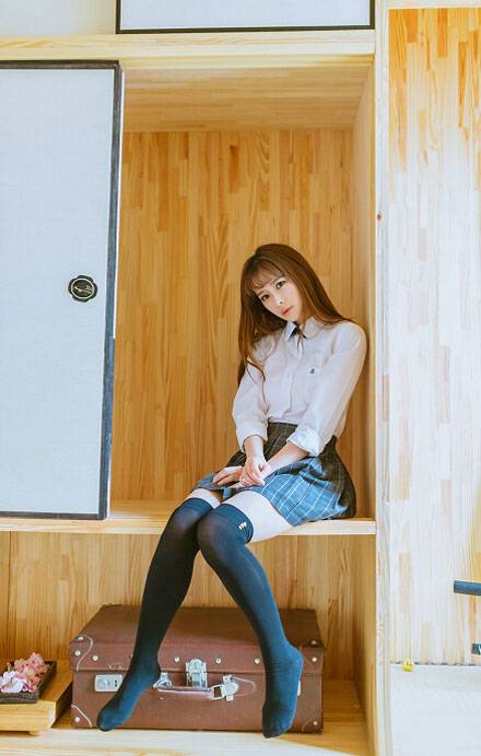 日系制服美女室内写真（2）