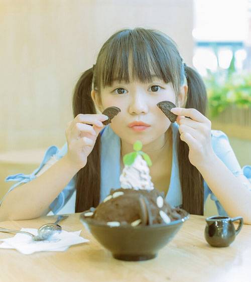 日系双马尾吃货萝莉日常写真集（15）