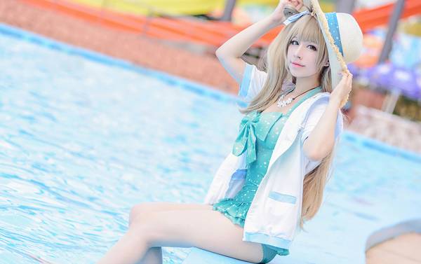 清纯萌妹南小鸟泳装神还原COS（3）