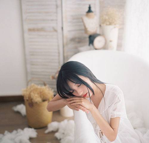 日系红唇美女私房唯美写真图片写真（2）