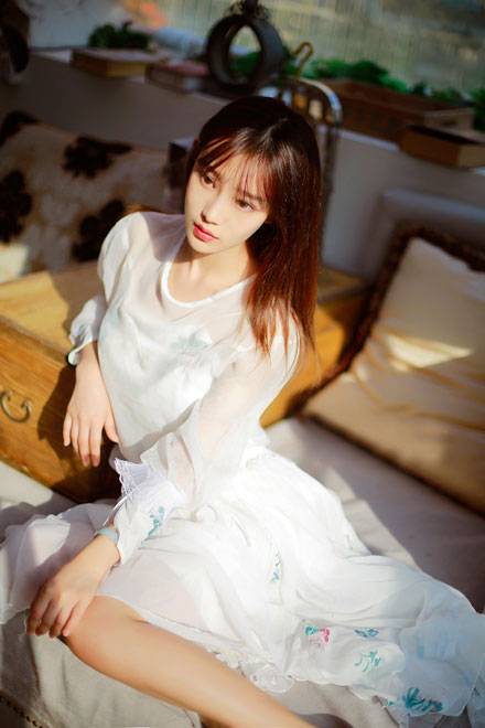 气质养眼美女室内写真（6）
